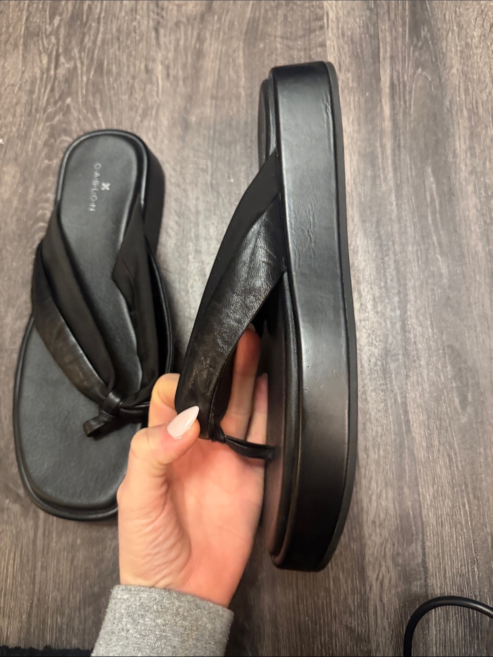 Caslon Black Platform Flip Flop Sandals Size 9 - Picture 3 of 3